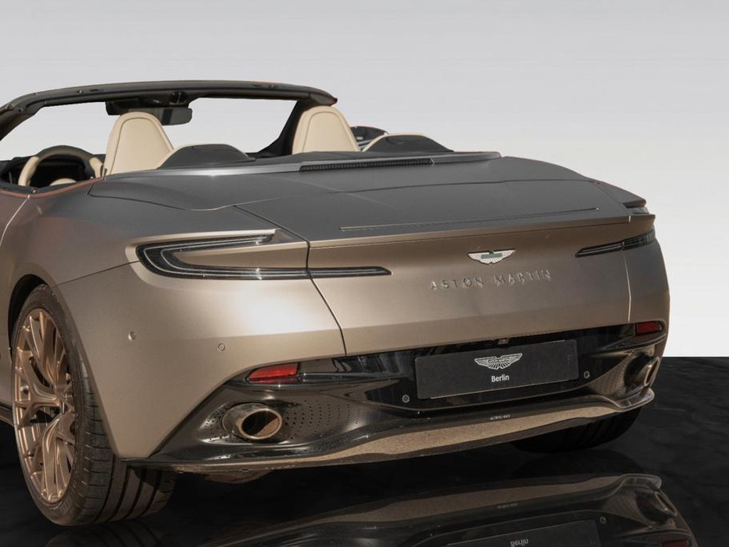 Aston Martin DB12