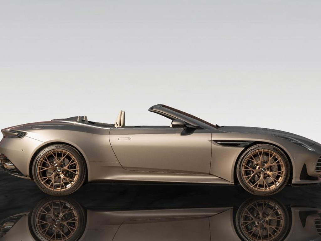 Aston Martin DB12