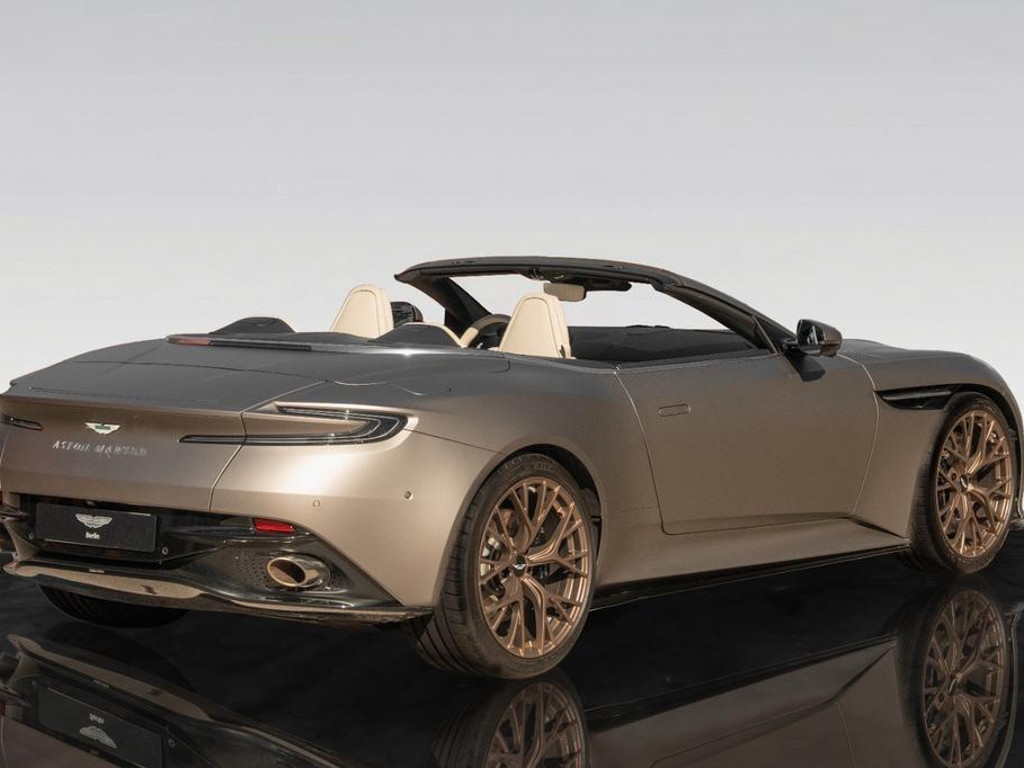 Aston Martin DB12