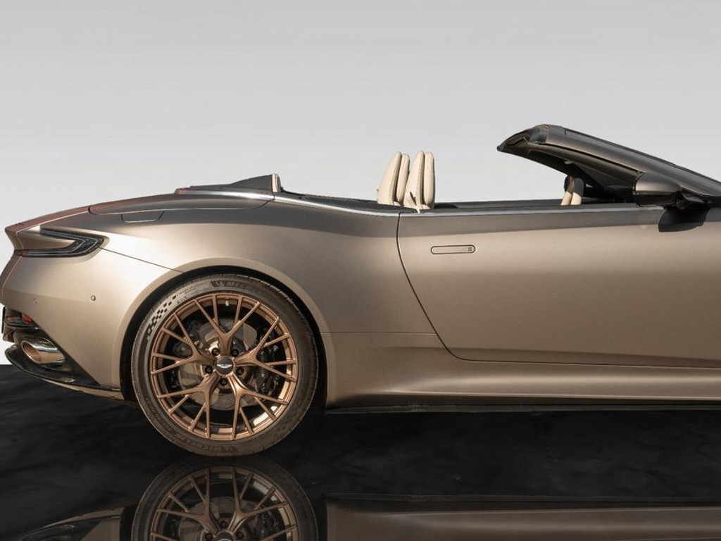 Aston Martin DB12