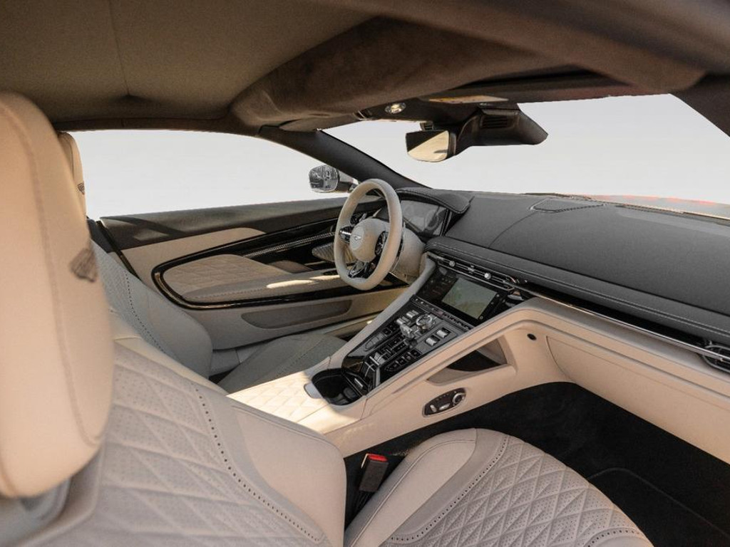 Aston Martin DB12