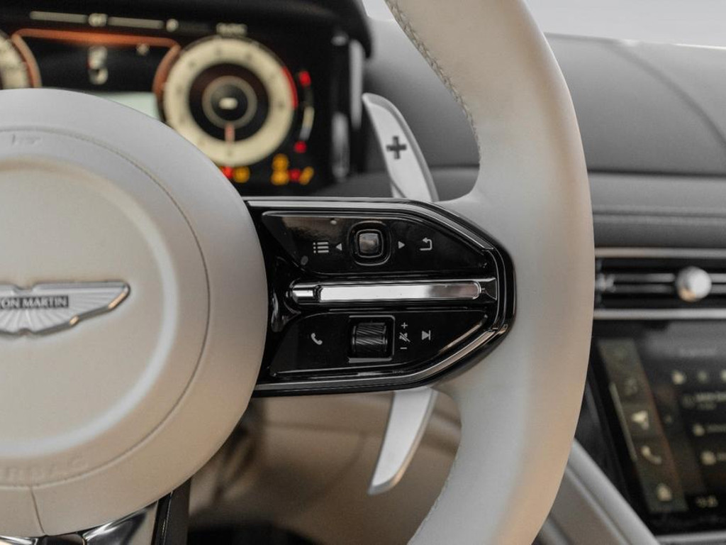 Aston Martin DB12