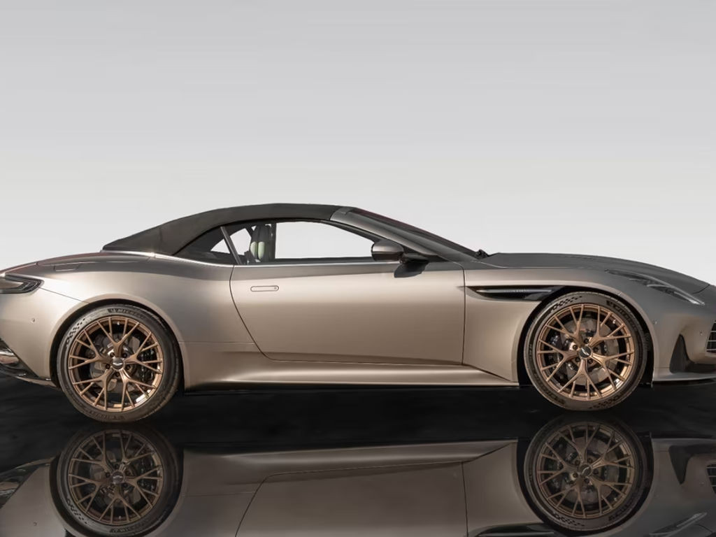 Aston Martin DB12