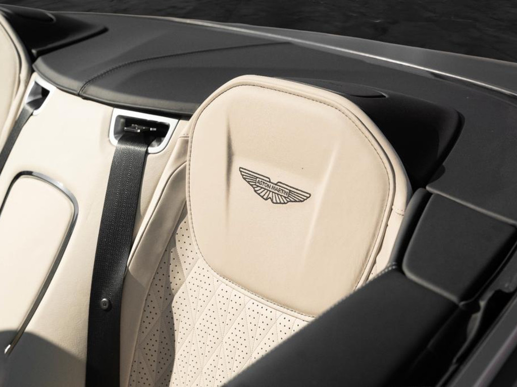 Aston Martin DB12