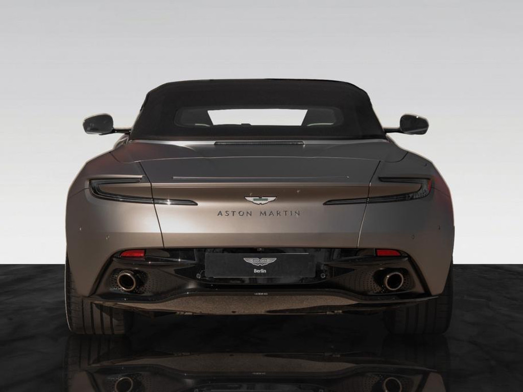 Aston Martin DB12