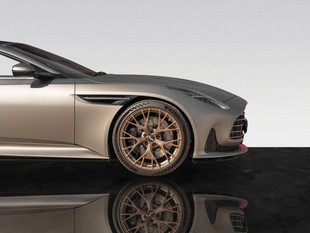 Aston Martin DB12