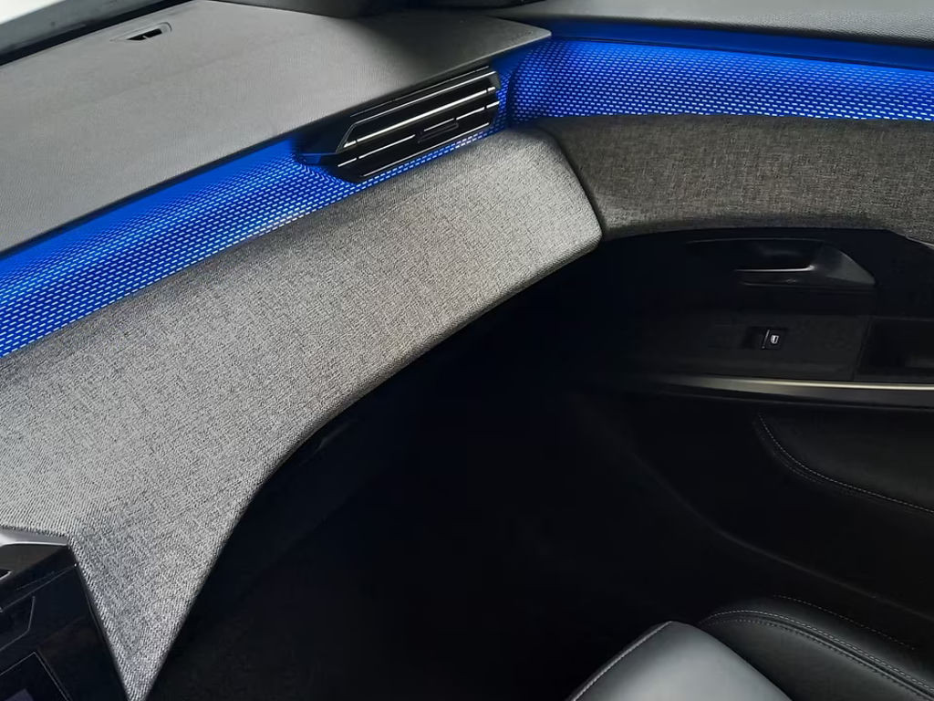 Peugeot E-3008