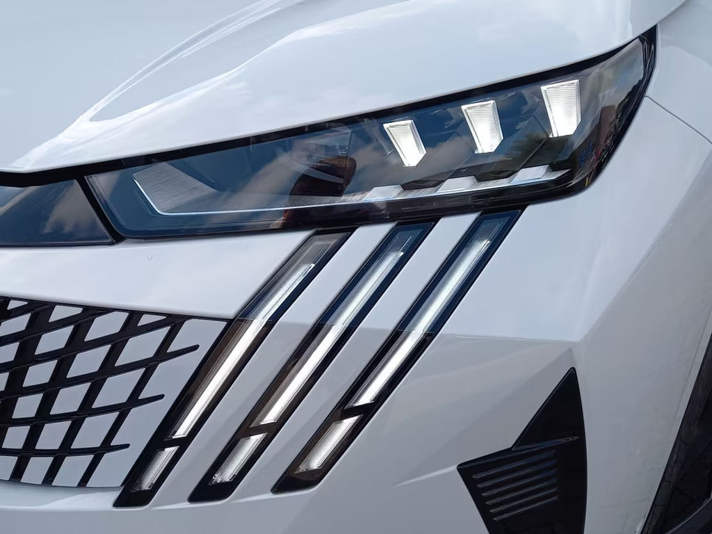 Peugeot E-3008