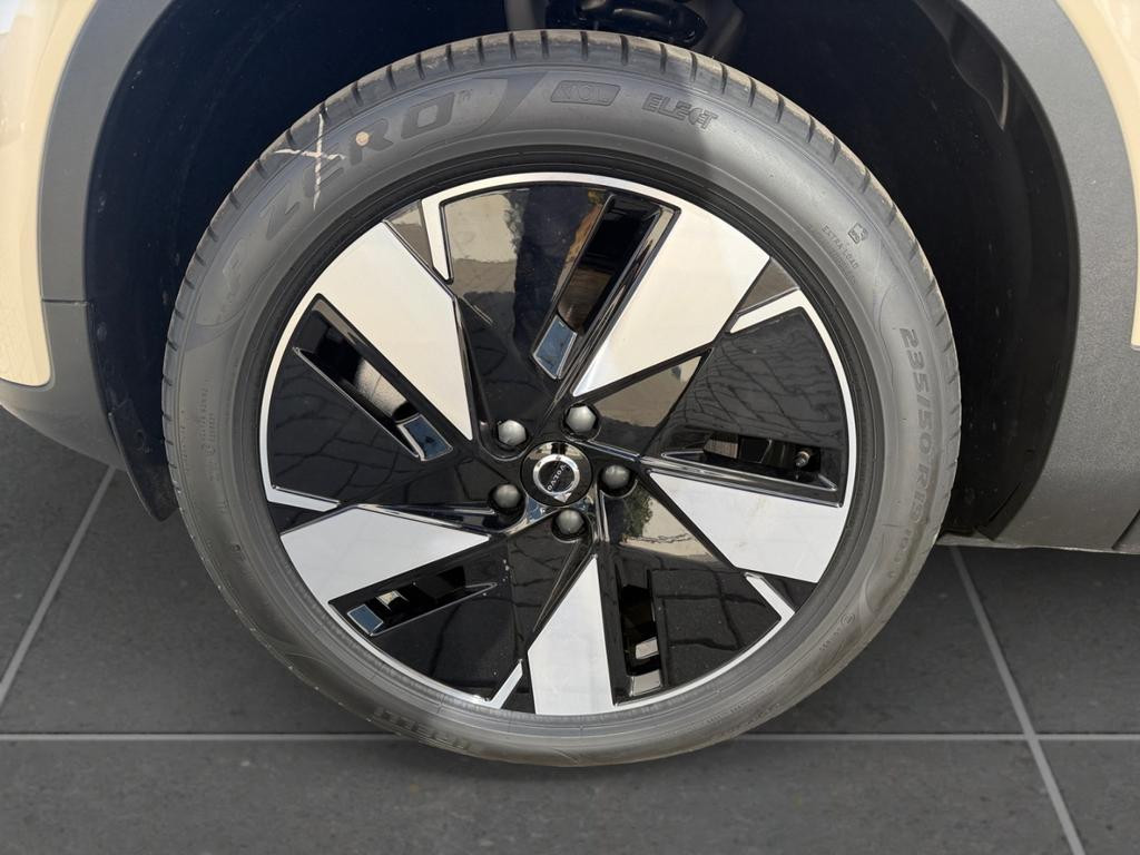 Volvo EX40