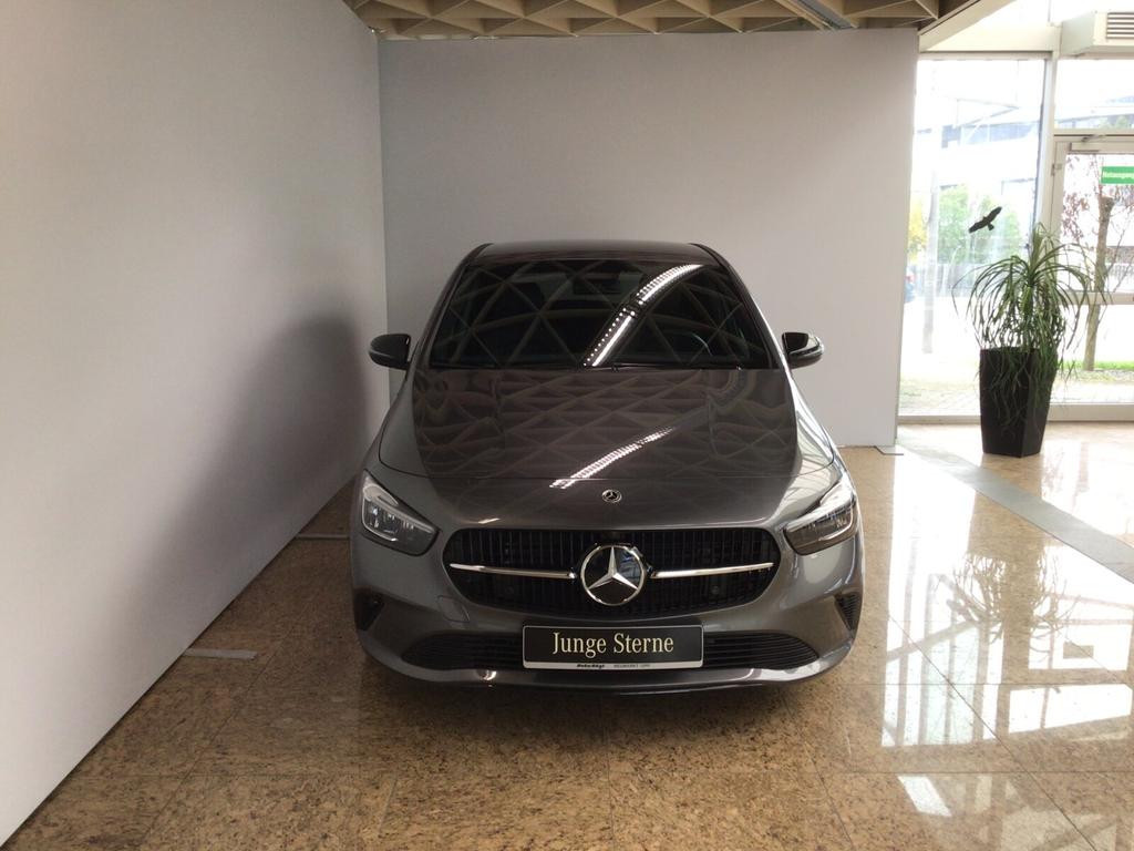 Mercedes-Benz B-Klasse B 250 4MATIC Progressive Sedan