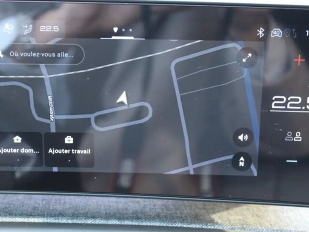 Peugeot E-3008