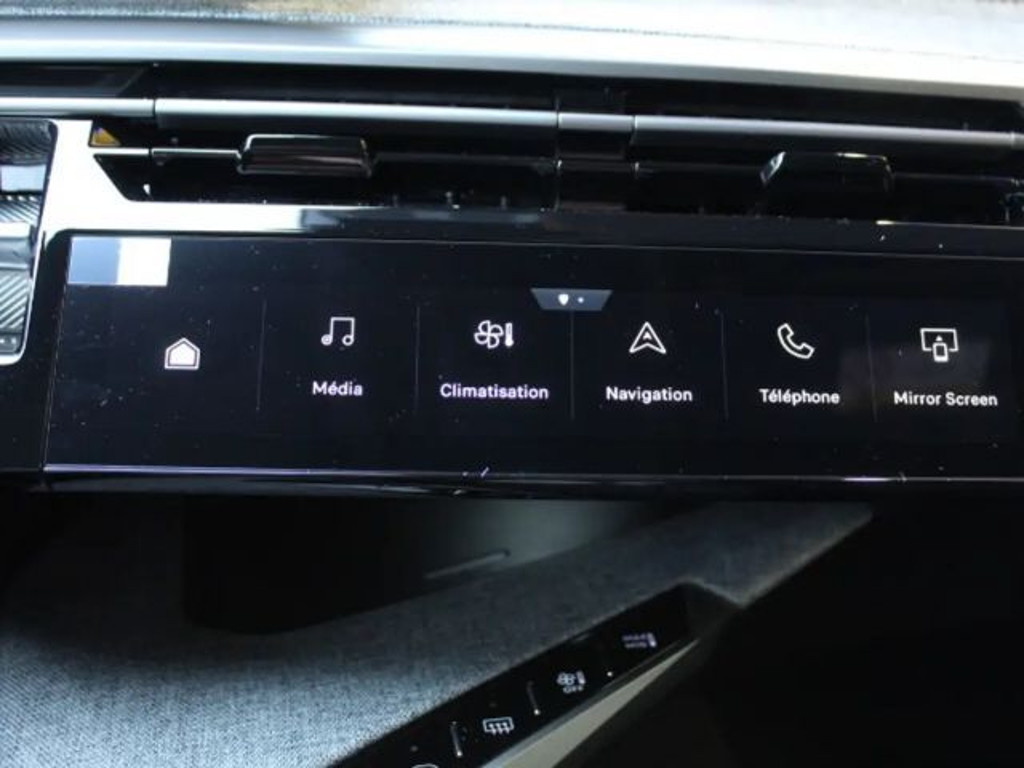 Peugeot E-3008