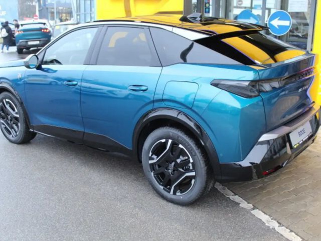 Peugeot E-3008
