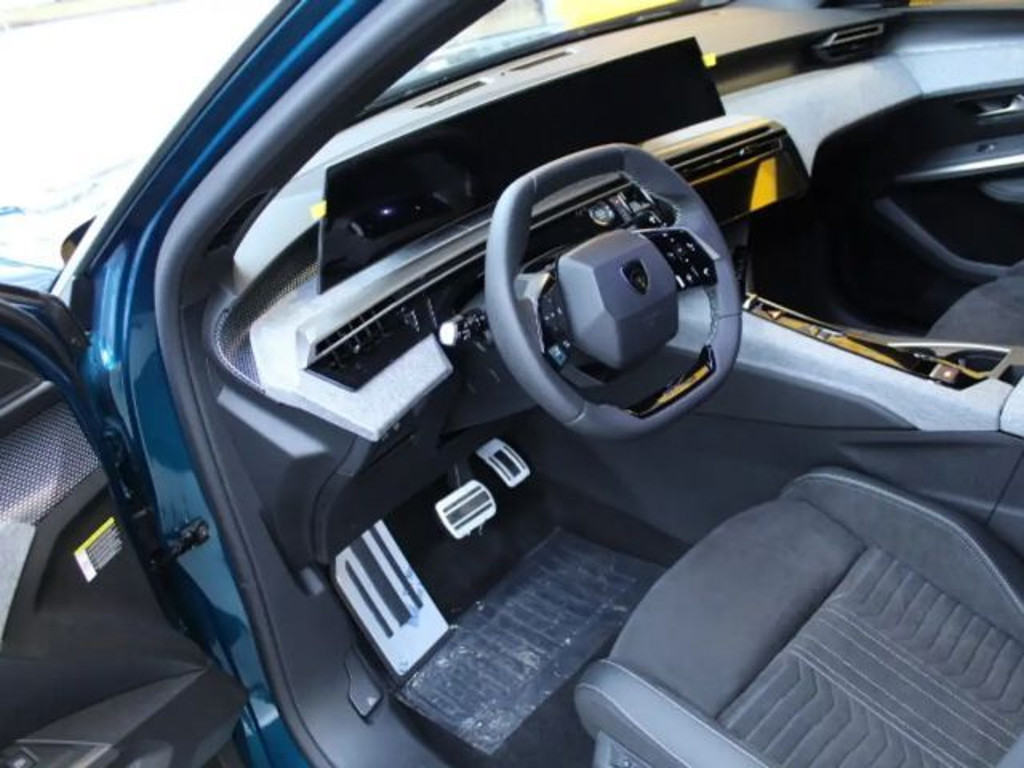 Peugeot E-3008
