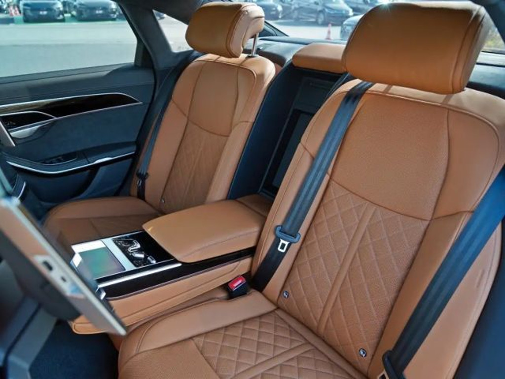 Audi S8