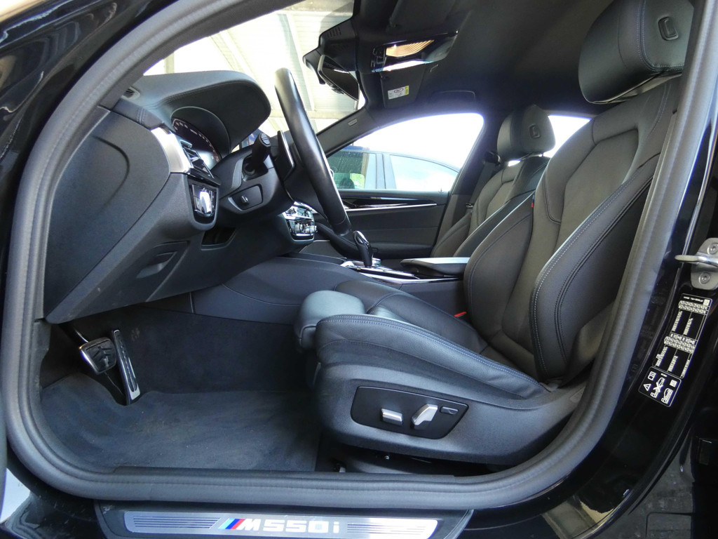 BMW M550