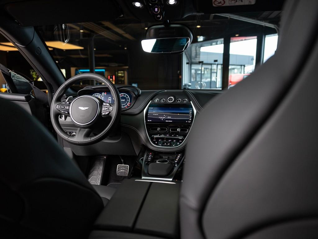 Aston Martin DBX