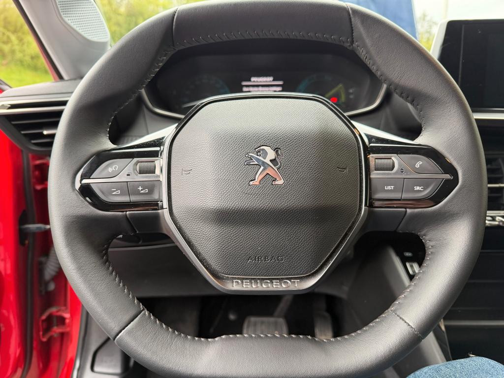 Peugeot e-208