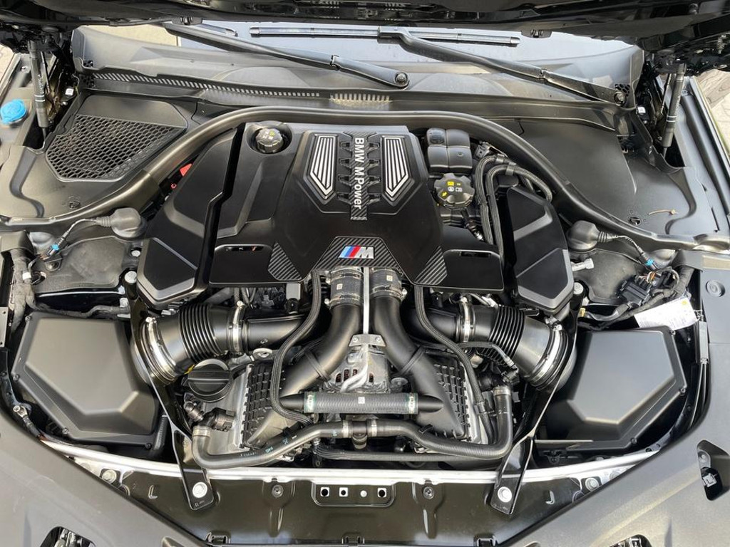 BMW M8