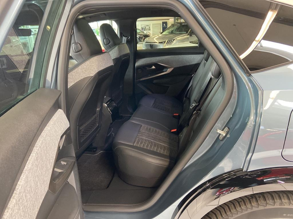 Peugeot E-3008