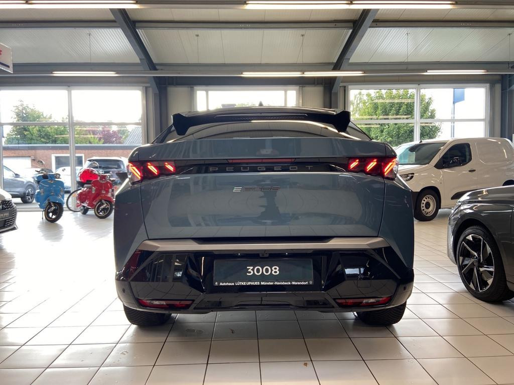 Peugeot E-3008