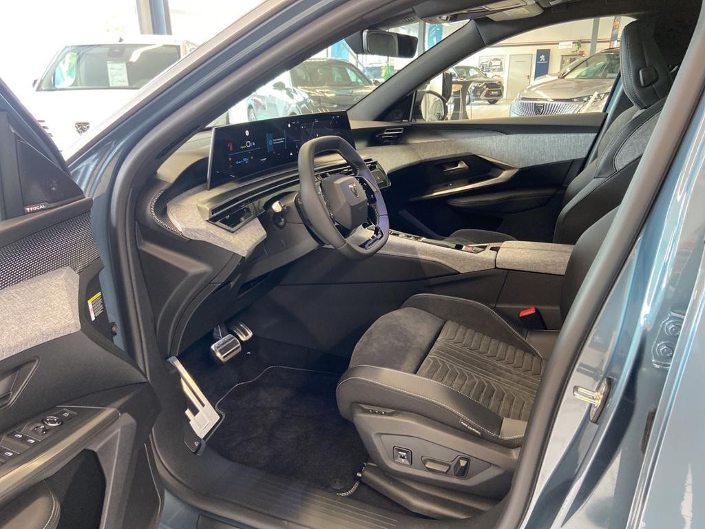Peugeot E-3008