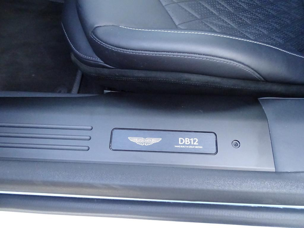 Aston Martin DB12