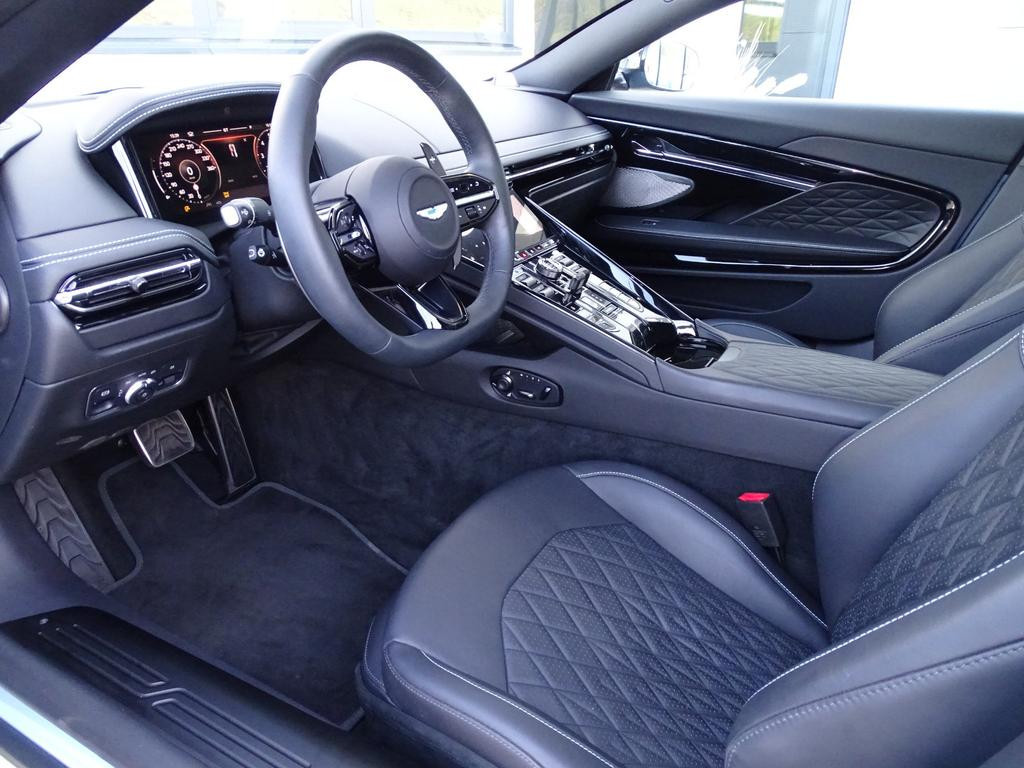 Aston Martin DB12
