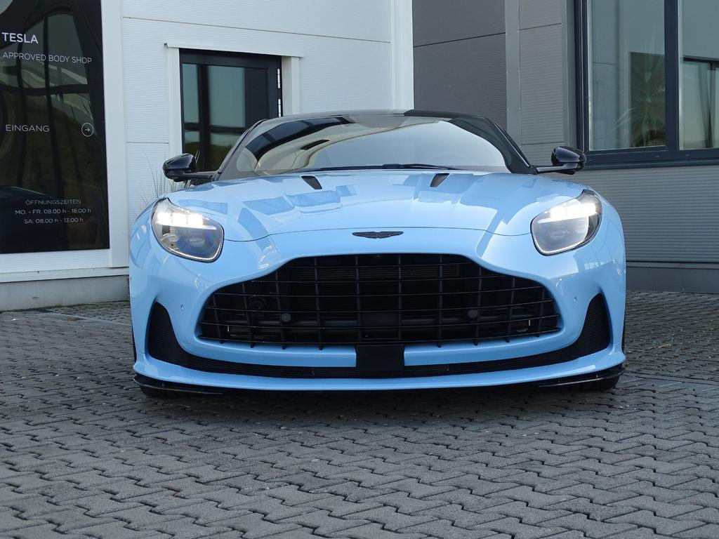 Aston Martin DB12