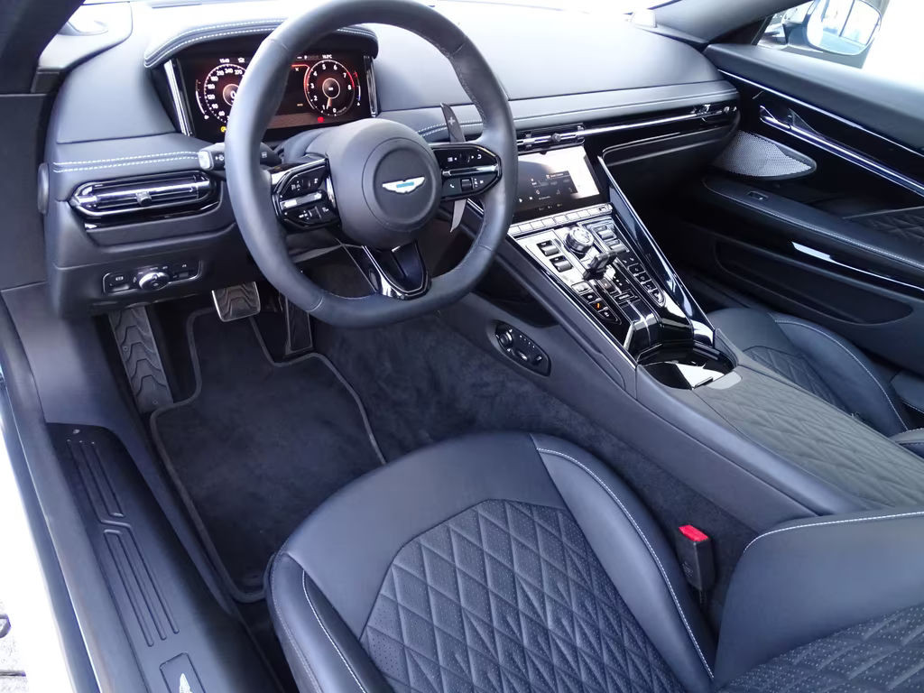 Aston Martin DB12