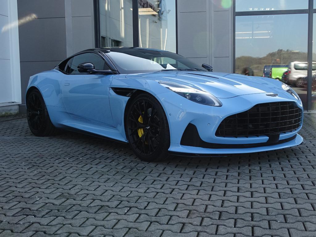 Aston Martin DB12
