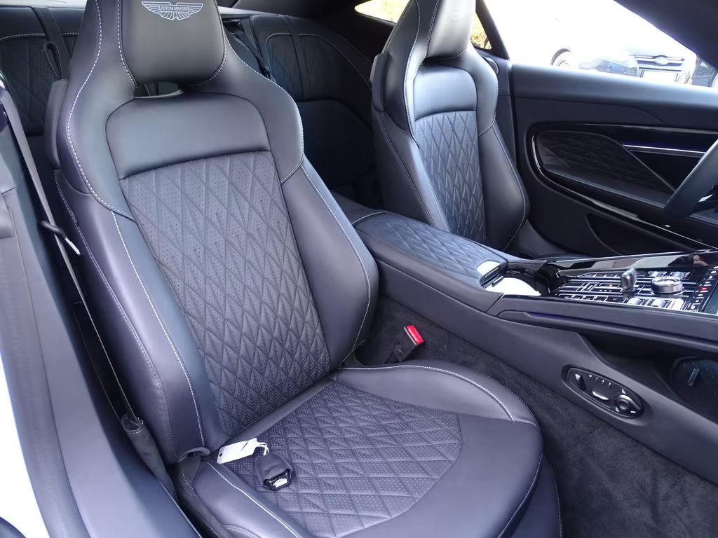 Aston Martin DB12