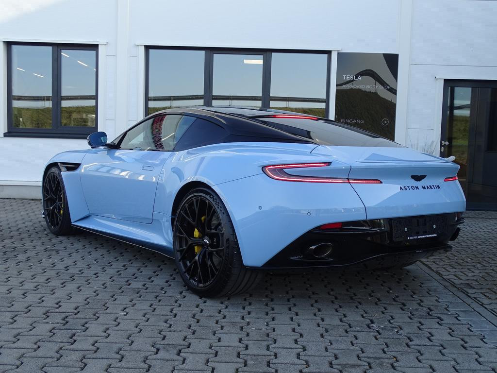 Aston Martin DB12