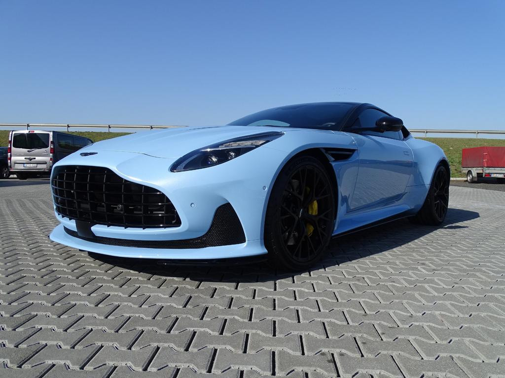 Aston Martin DB12