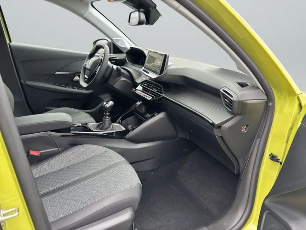 Peugeot e-208
