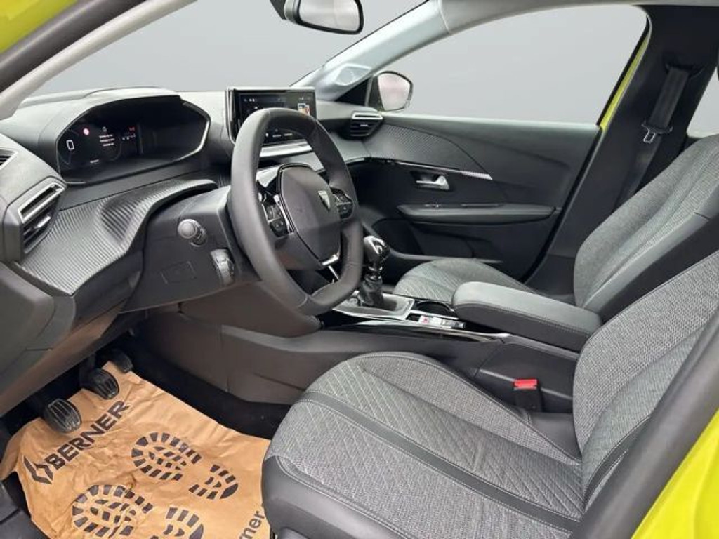 Peugeot e-208