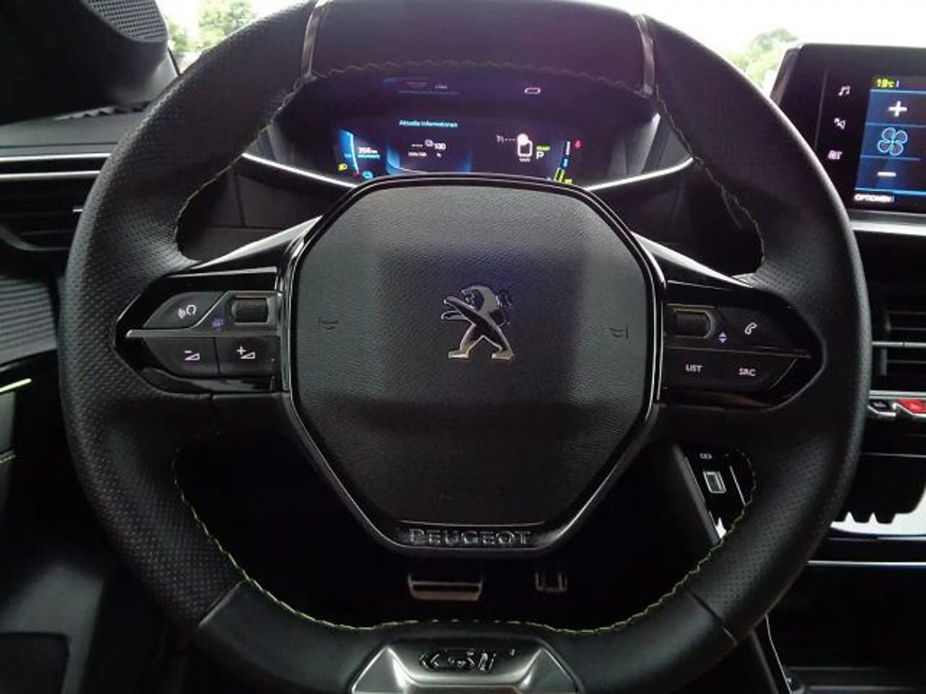 Peugeot e-208