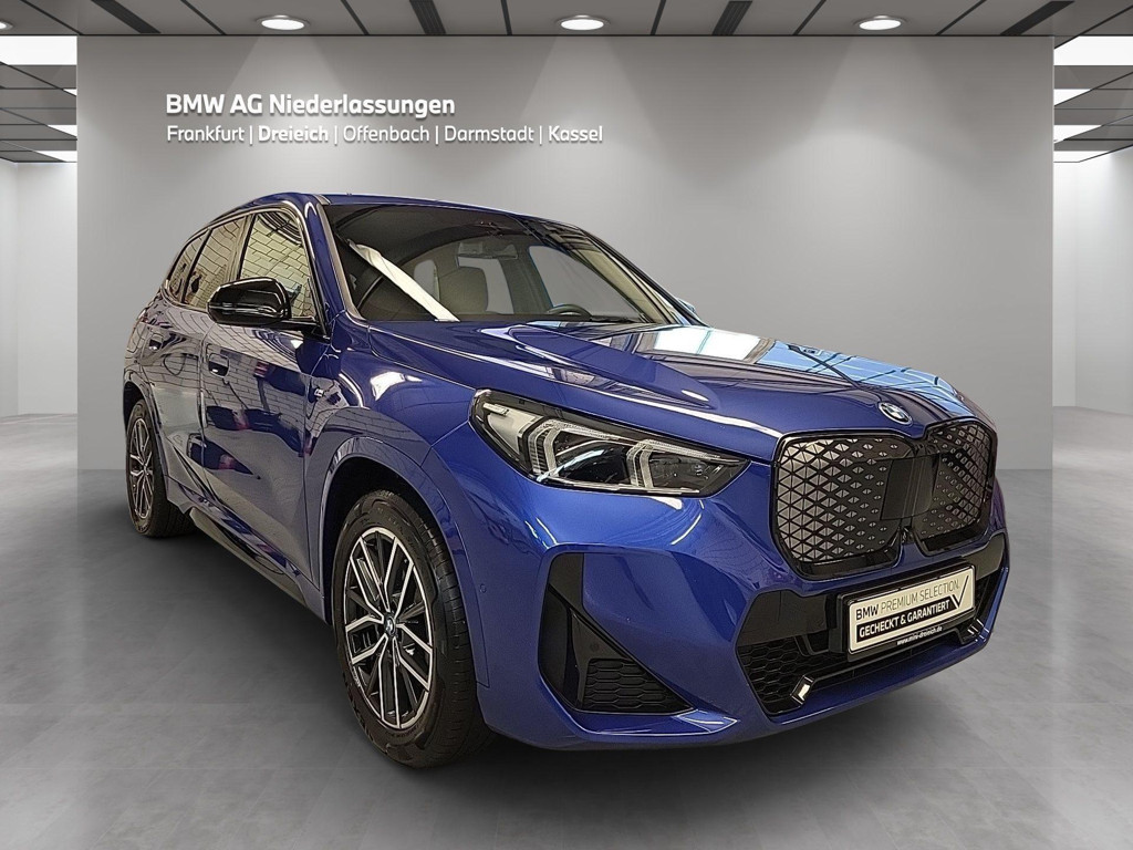 BMW iX1
