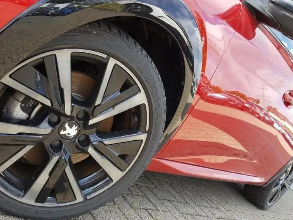 Peugeot e-208