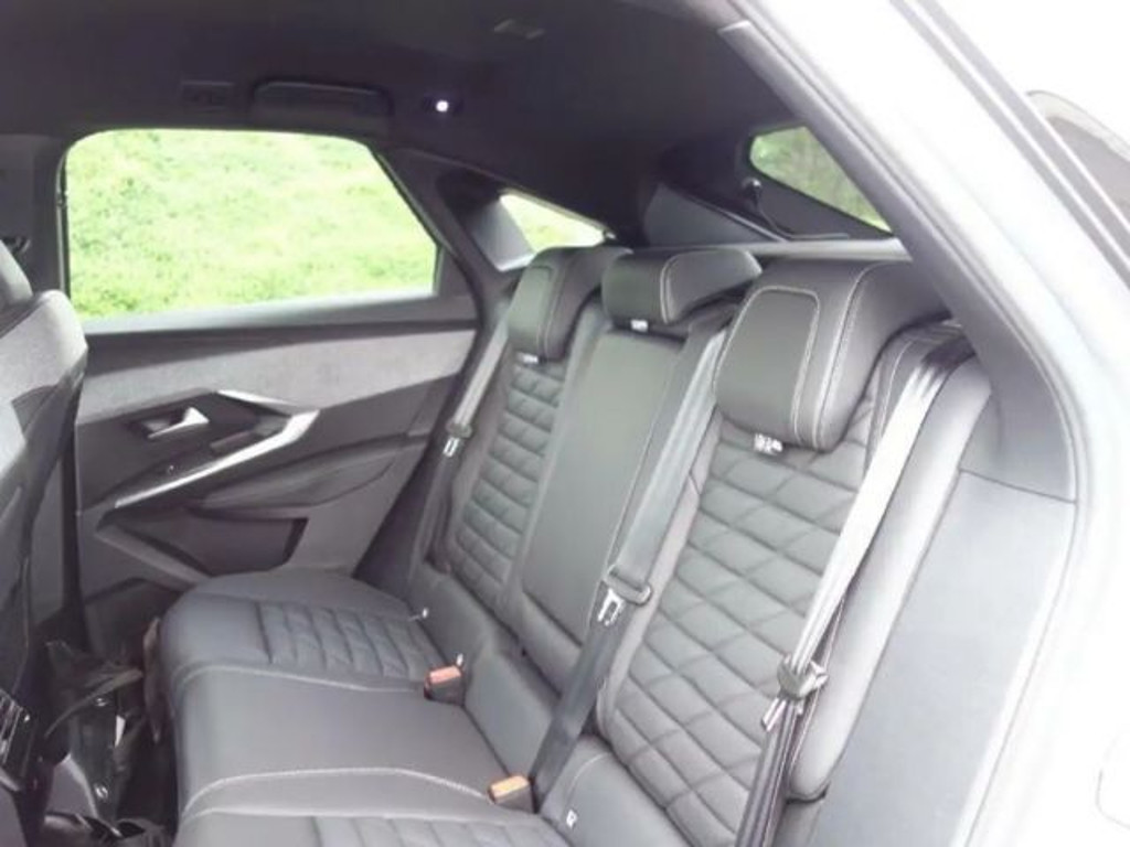 Peugeot E-3008