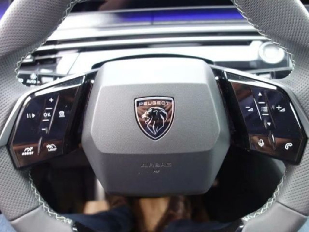 Peugeot E-3008