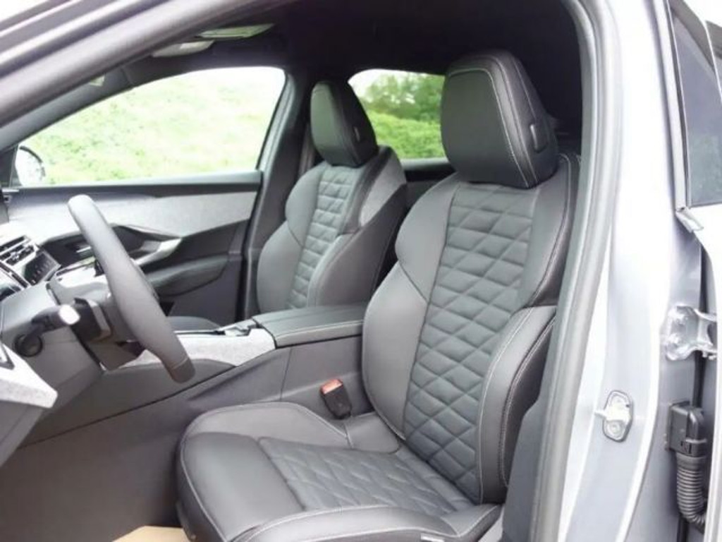 Peugeot E-3008