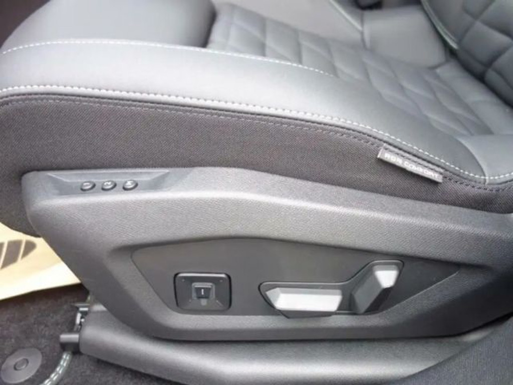 Peugeot E-3008