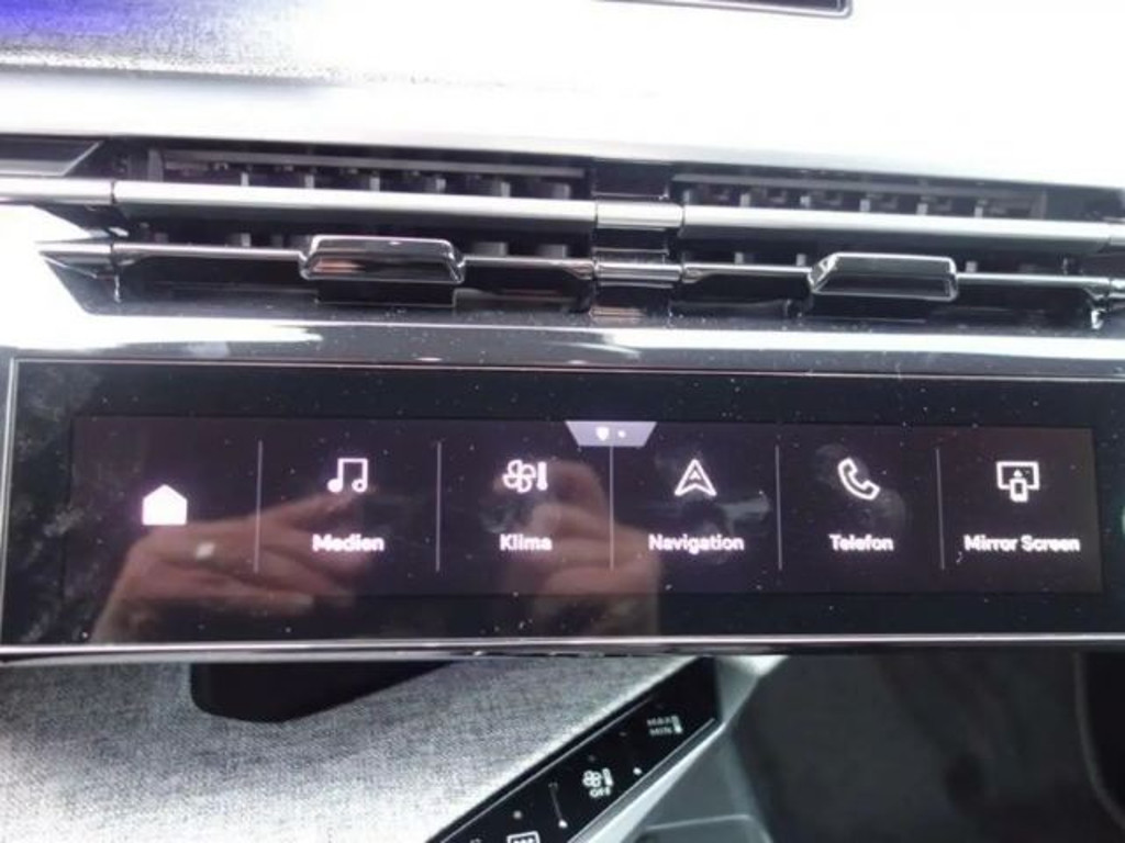Peugeot E-3008