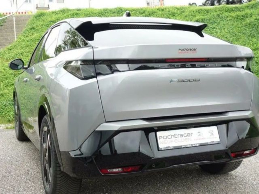 Peugeot E-3008