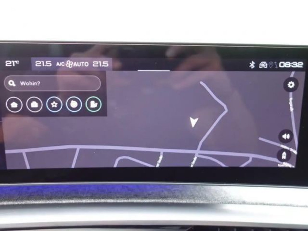 Peugeot E-3008