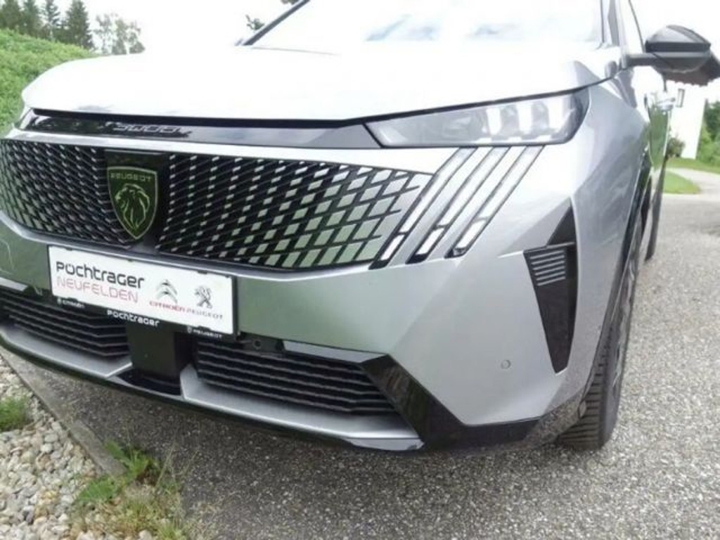 Peugeot E-3008
