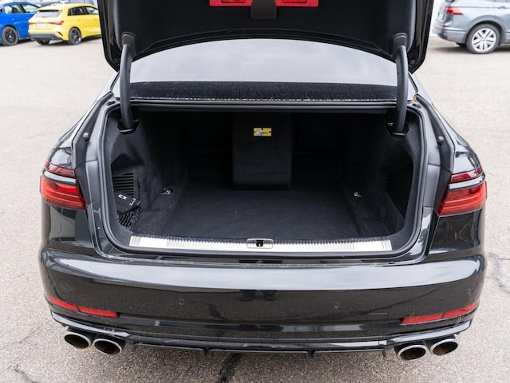 Audi S8