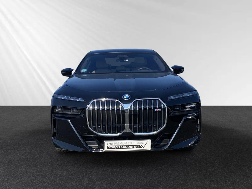 BMW M760