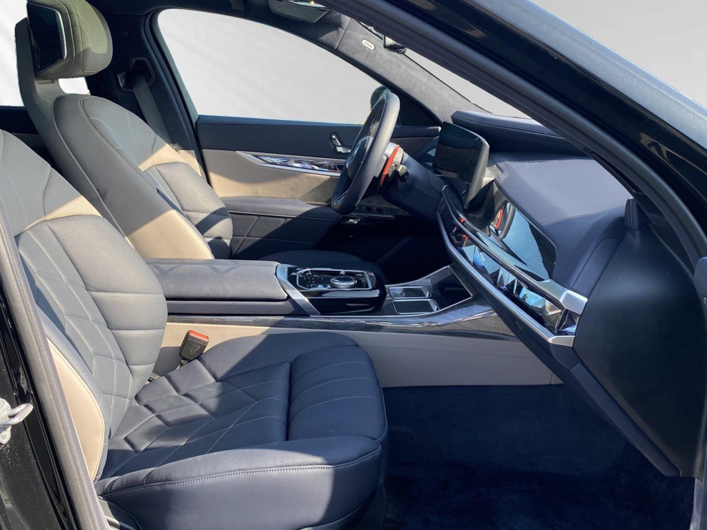 BMW M760